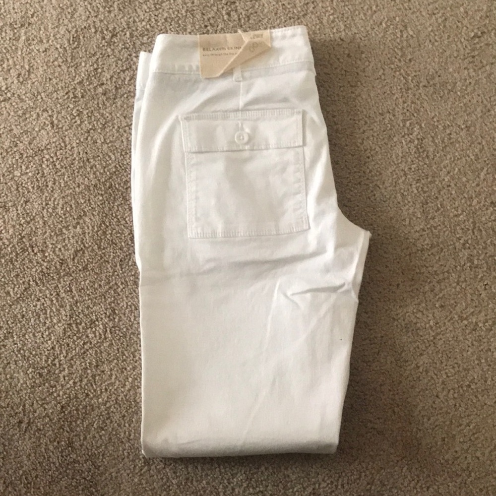 BRAND NEW White relaxed skinny pants!